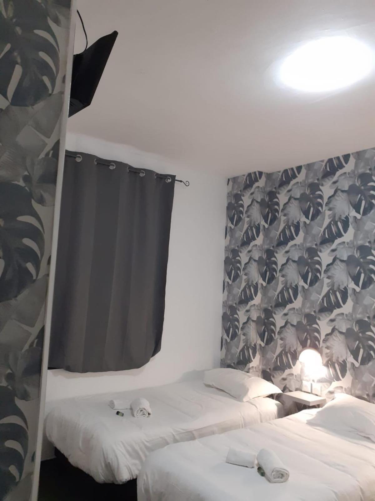 Hotel Le Celtic Монлюсон Экстерьер фото
