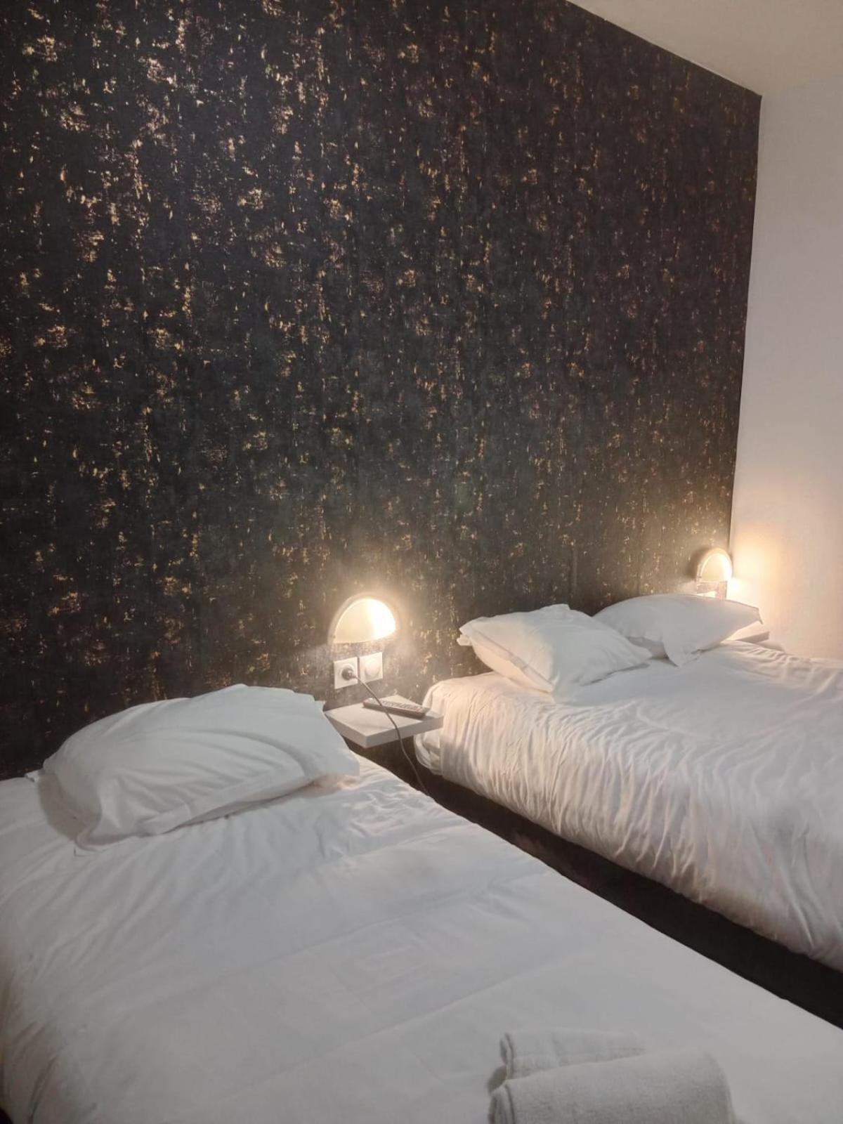 Hotel Le Celtic Монлюсон Экстерьер фото